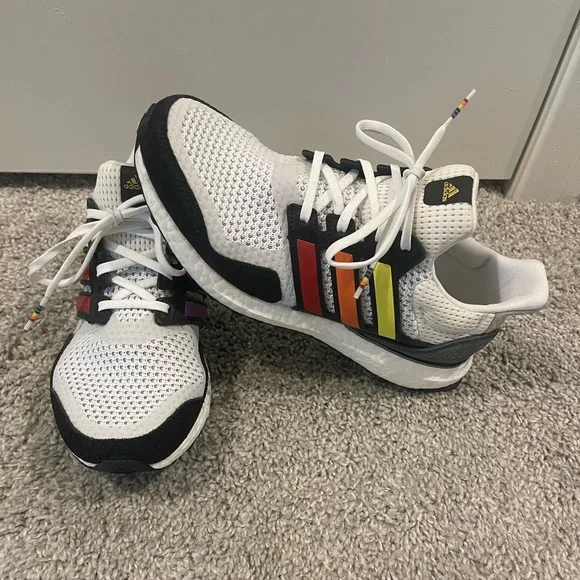 SOLD❗️Adidas’ love unites ultra boosts (2020) 🏳️‍🌈 - Picture 3 of 8